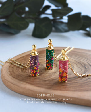 EDEN + ELIE Modern Peranakan capsule pendant necklace - emerald